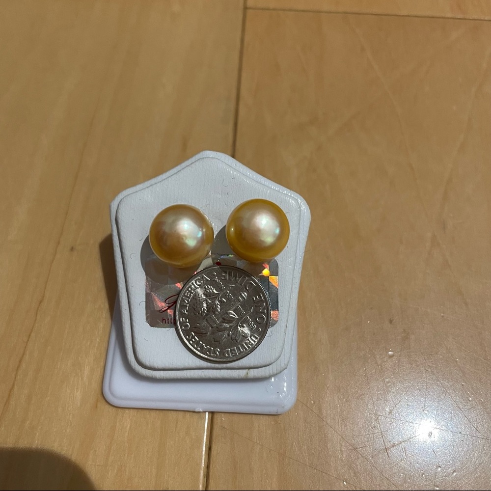 12mm yellow freshwater pearl studs - Picture 2 of 3